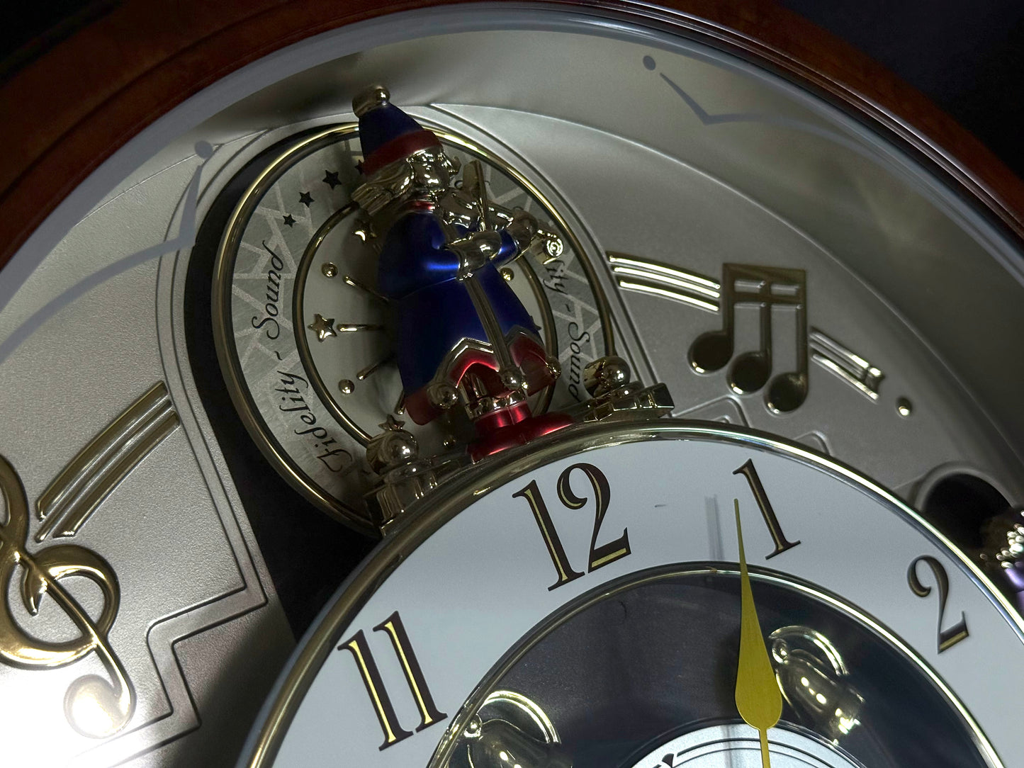 Seiko QXM134BRH "2005 Special Collector's Edition" Melodies in Motion Musical Moving Wall Clock with Music by The Beatles