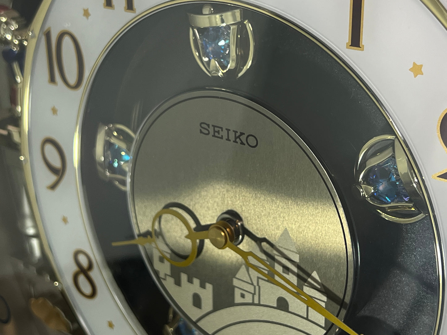 Seiko QXM160BRH “2008 Special Collector's Edition" Melodies in Motion Musical Moving Wall Clock with Music by The Beatles