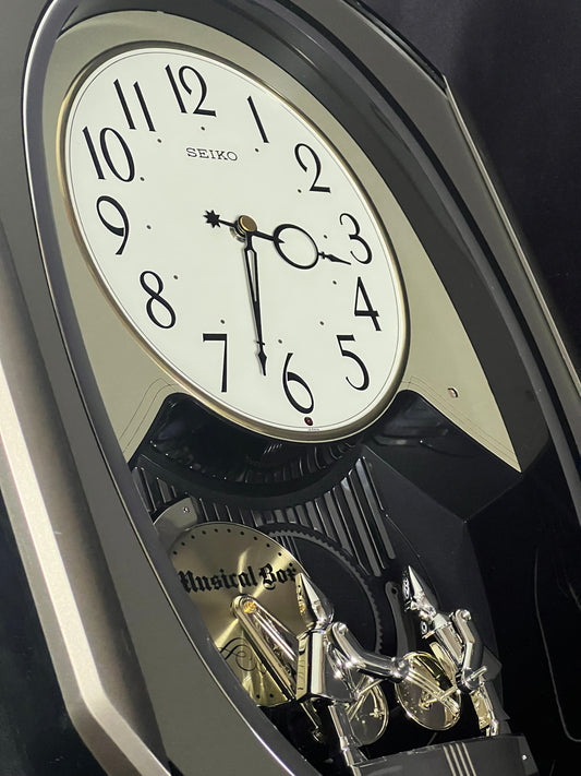 Seiko RE528S "Diskdream Music Box" Musical Motion Wall Clock from Japan with Moving Figurines