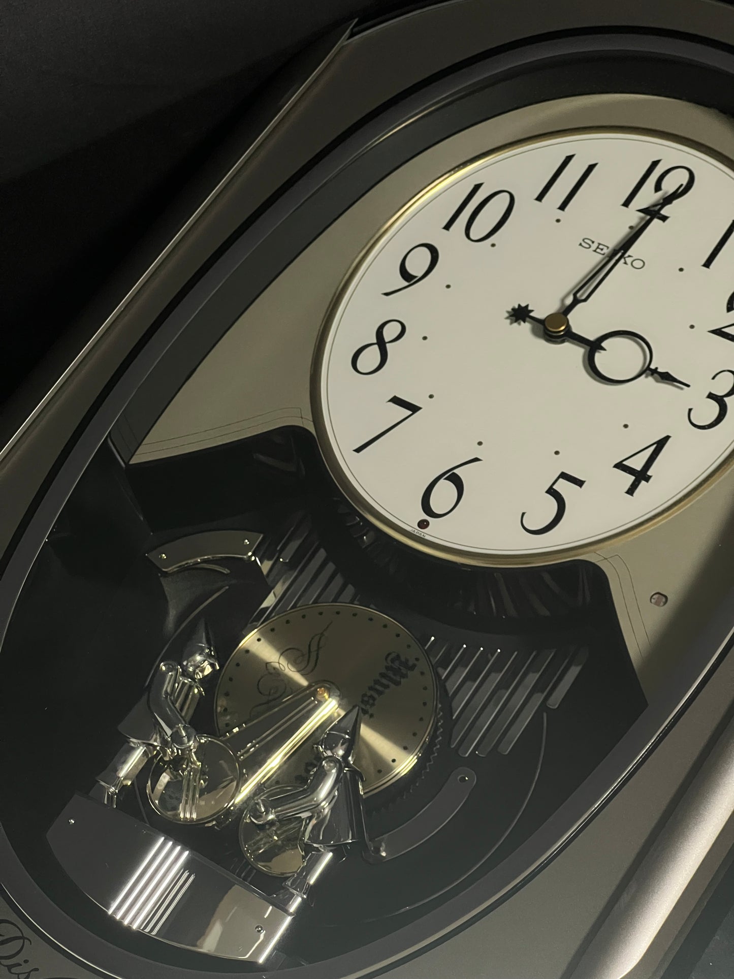 Seiko RE528S "Diskdream Music Box" Musical Motion Wall Clock from Japan with Moving Figurines