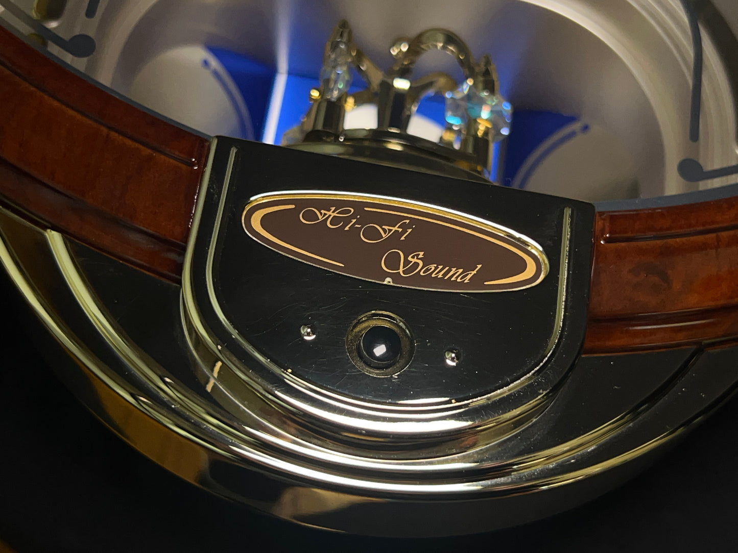 Seiko QXM160BRH “2008 Special Collector's Edition" Melodies in Motion Musical Moving Wall Clock with Music by The Beatles